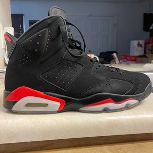 JORDAN 6 RETRO WORN TWICE W ORIGINAL BOX. SIZE 12.